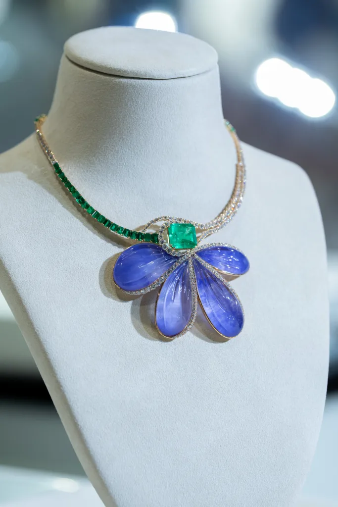 Bold Colors and Statement Pieces Define 2026 Jewelry Landscape