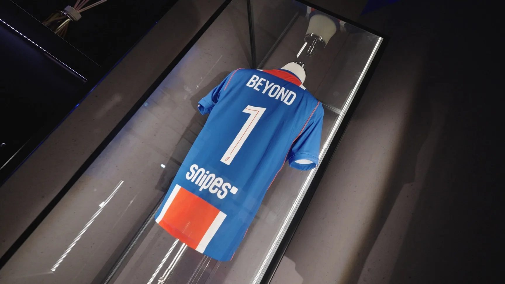 PSG, BEYOND Developments unveil 2026–27 home kit in Dubai with Marco Verratti