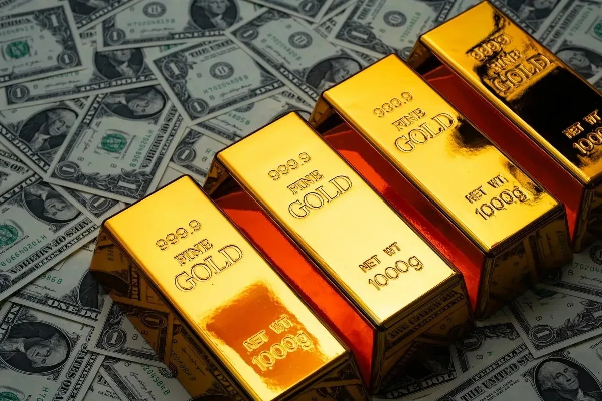 Gold Set for Weekly Losses Ahead of Key Central Bank Decisions