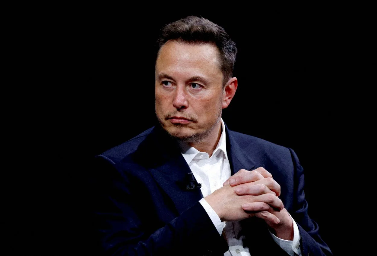 Elon Musk drops below $1tn as SpaceX shares slide 30%
