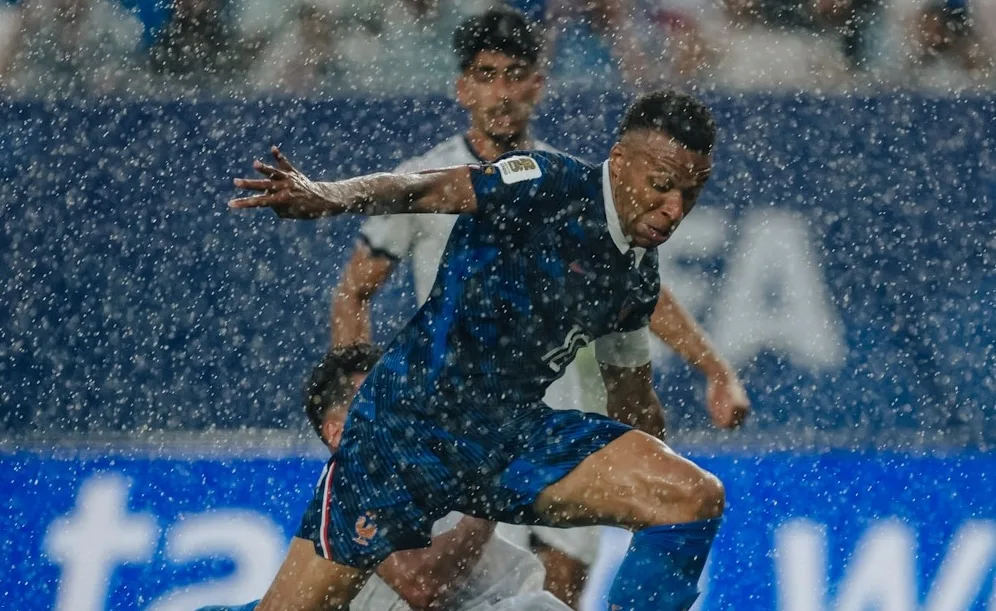 France through to last 32 after 3–0 win over Iraq