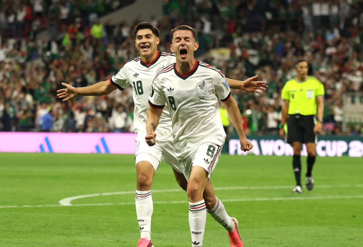 Mexico beat Czechia to reach Round of 32