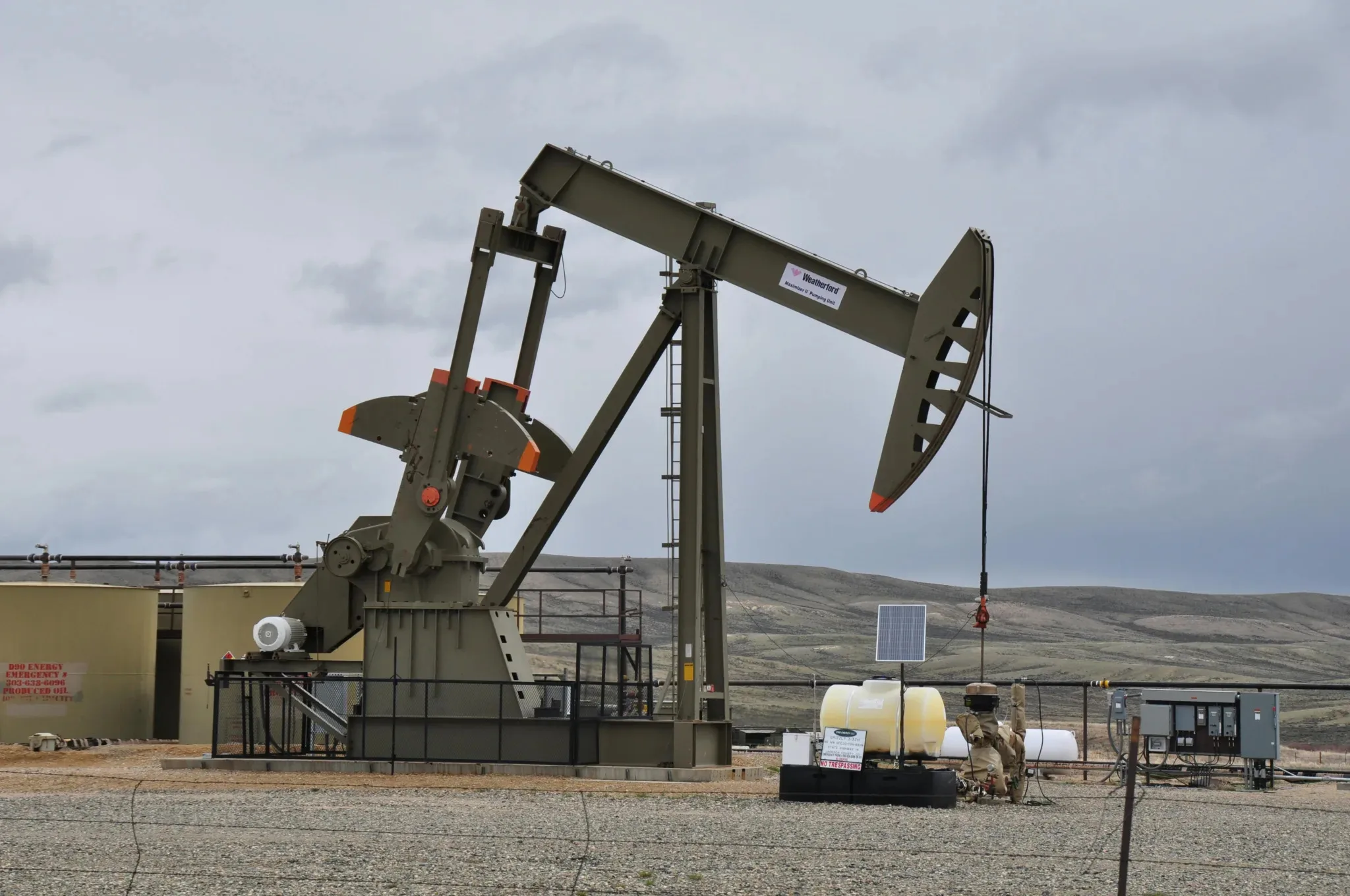 Oil heads for weekly loss as Trump cancels Iran strikes