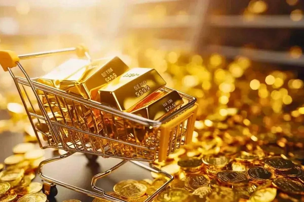 Gold slips as oil rises and Fed rate bets weigh