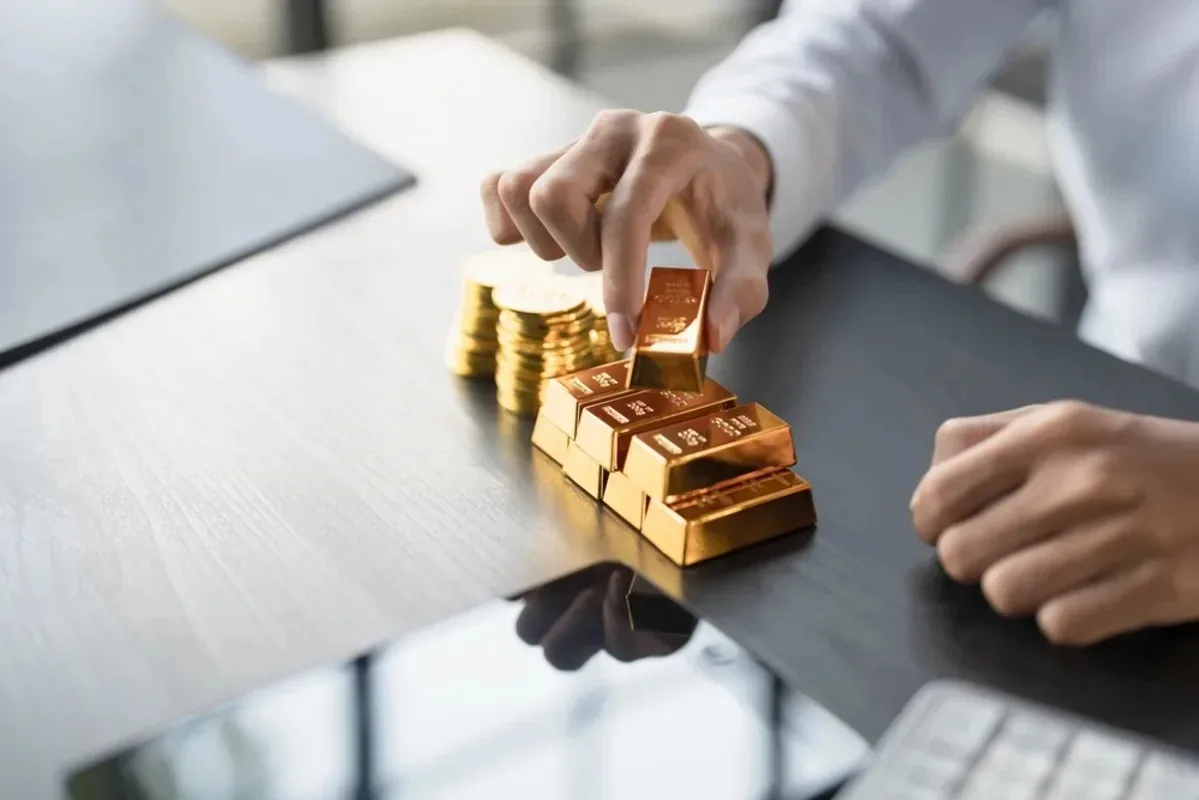 Gold hits 11-week low as dollar rises on US-Iran tensions