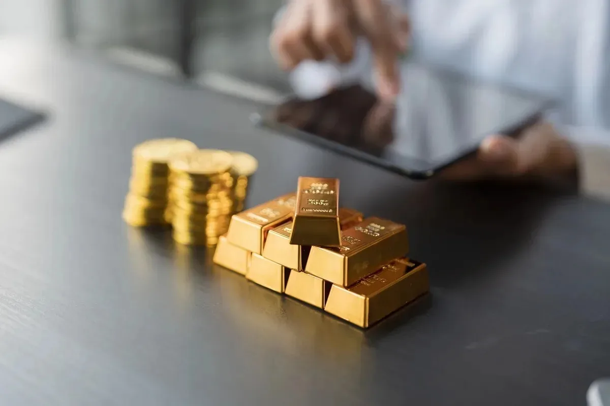 Gold holds near two-week high as jobs data dims rate hopes