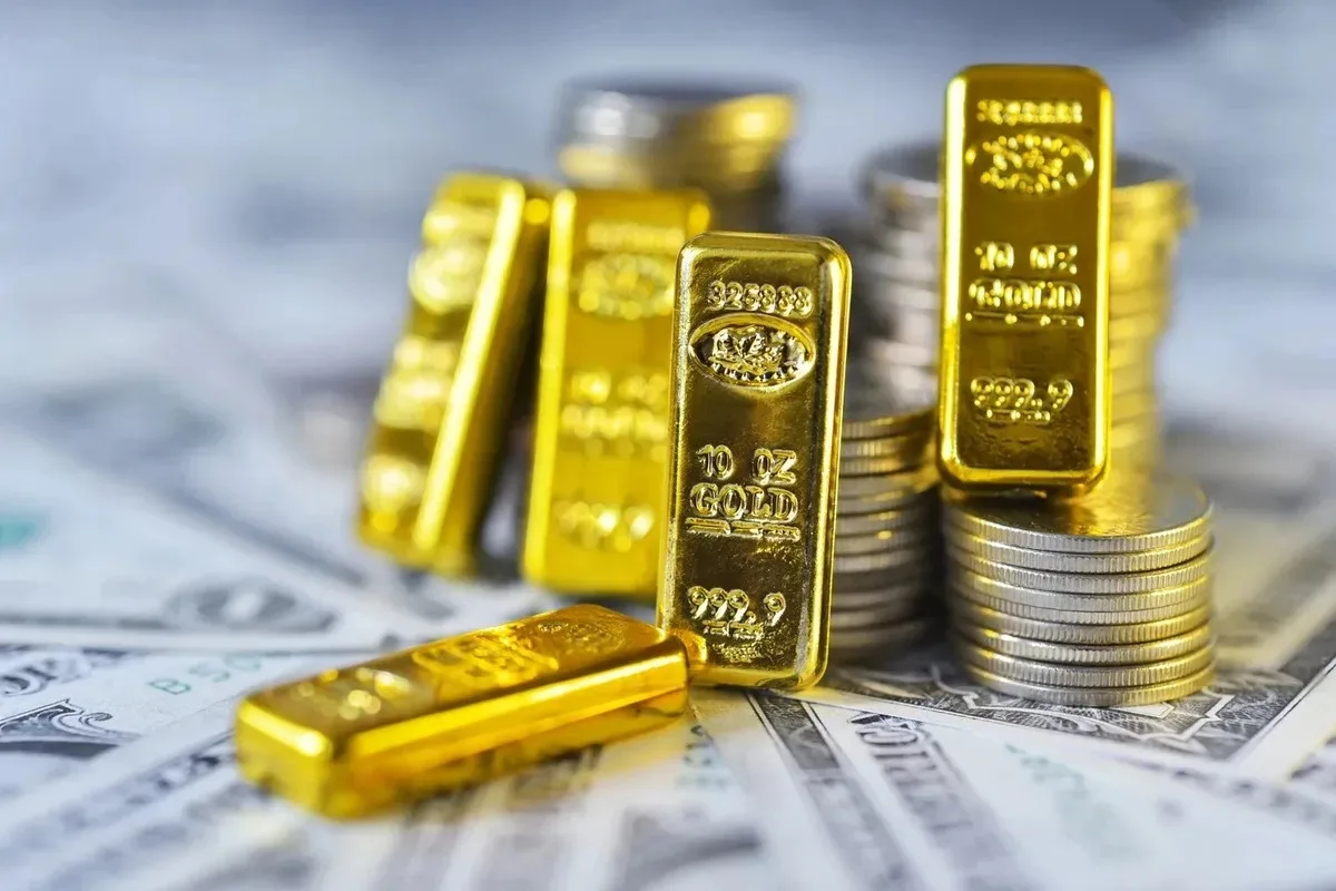 Gold slips as dollar climbs ahead of Fed decision