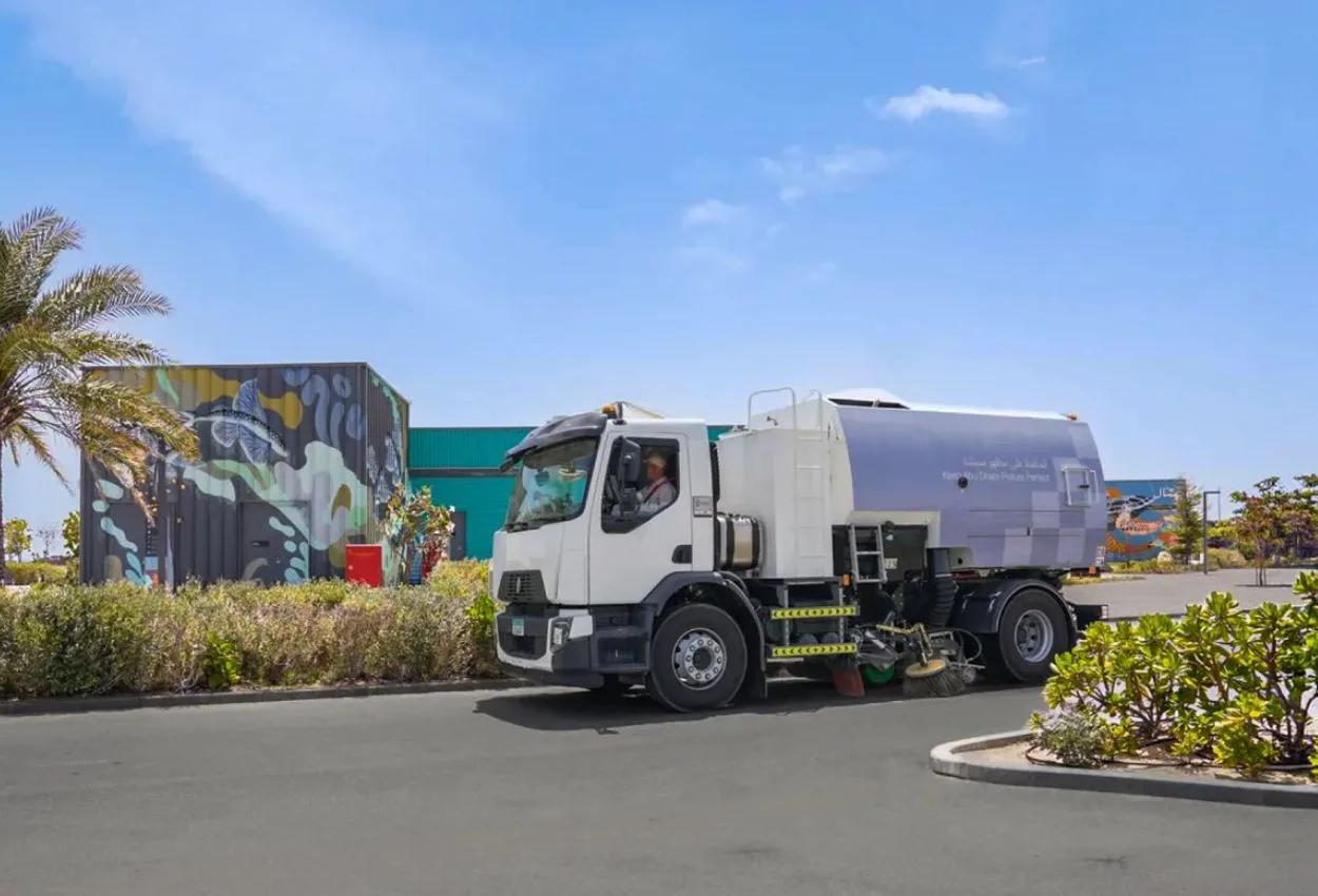 Abu Dhabi Al Dhafra deploys AI sweeper to clean its streets