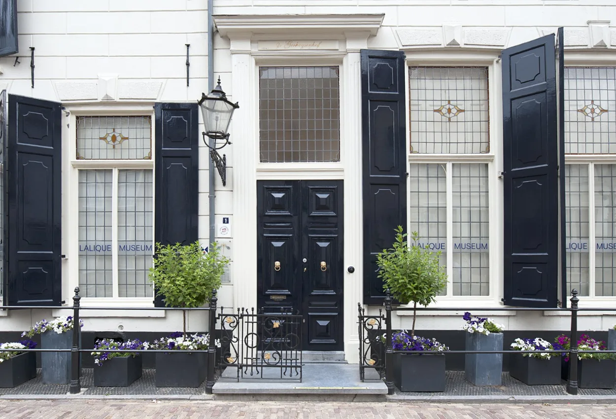 Thieves take €4m in jewellery from Lalique Museum