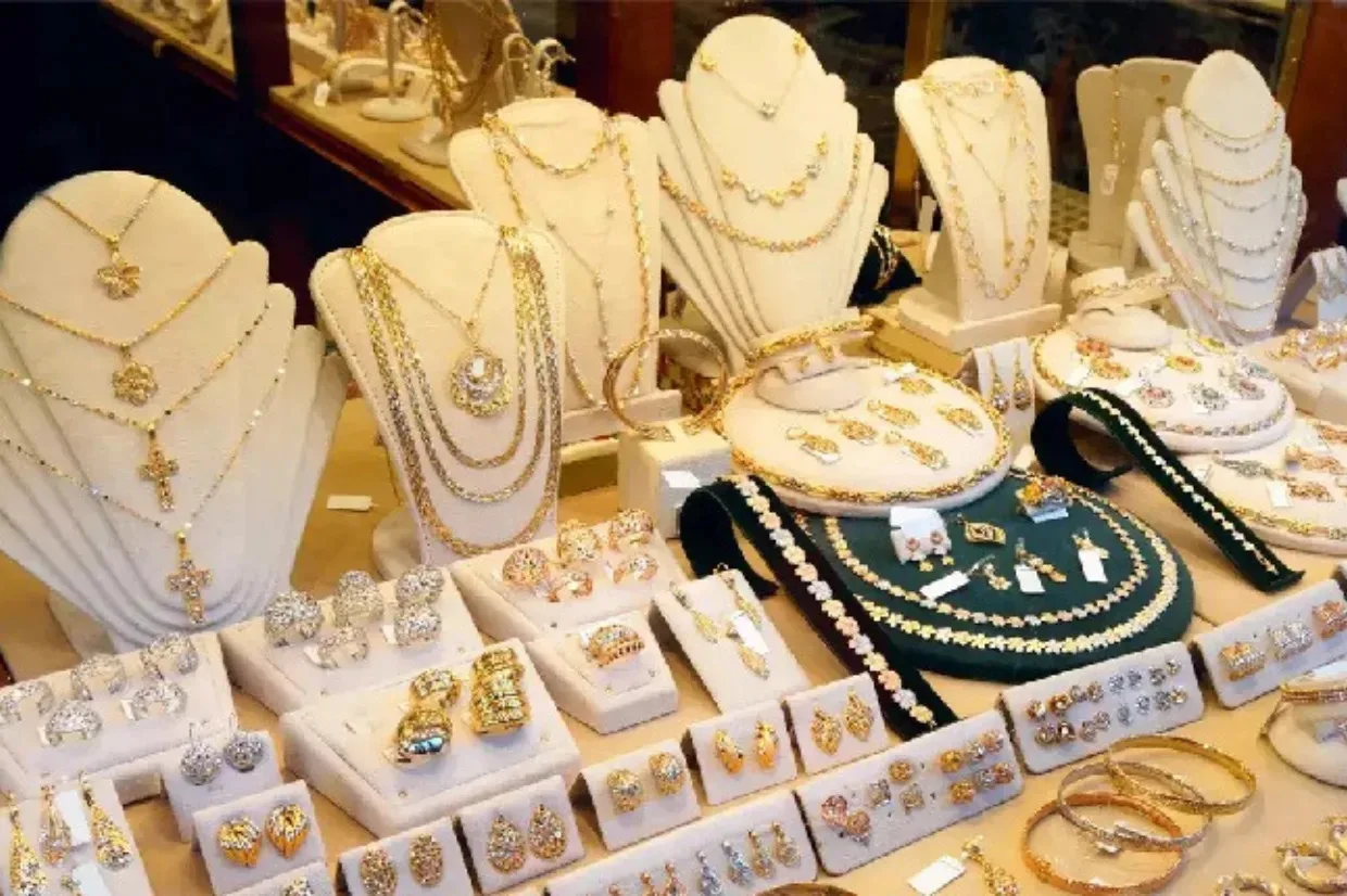 Why Gold Is Falling Despite Geopolitical Tensions: Saxo Bank Explains