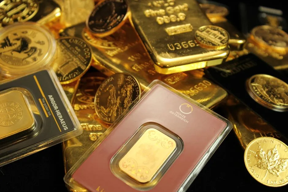 Gold tops $4,100 as oil prices drop
