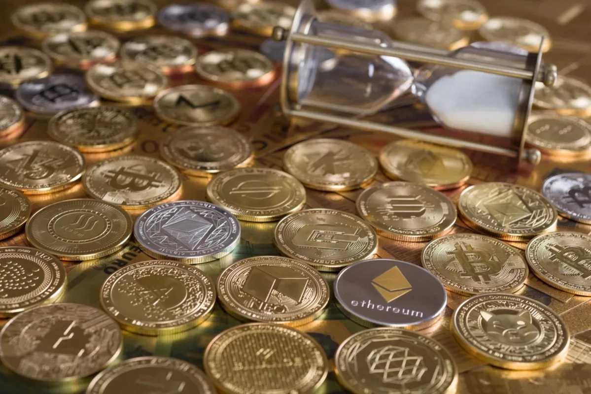 Dollar slips at Asia open as crypto leads gains