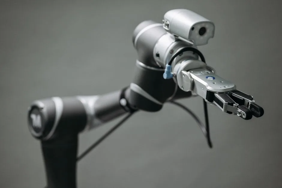 Robotic Hand Mimics Human Hand Movements with 25 Independent Motions for Precise Household Tasks
