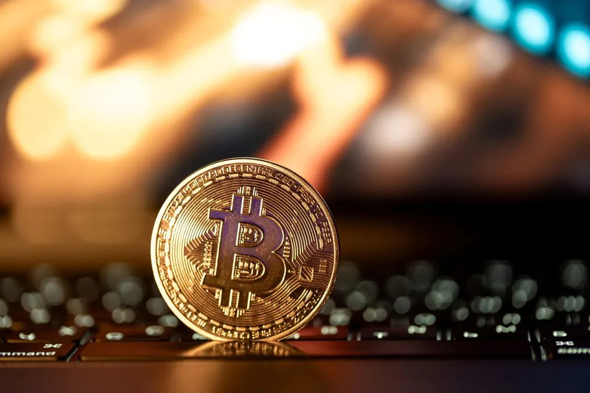 The dollar is heading for a weekly loss, while Bitcoin nears its highest level in two and a half years
