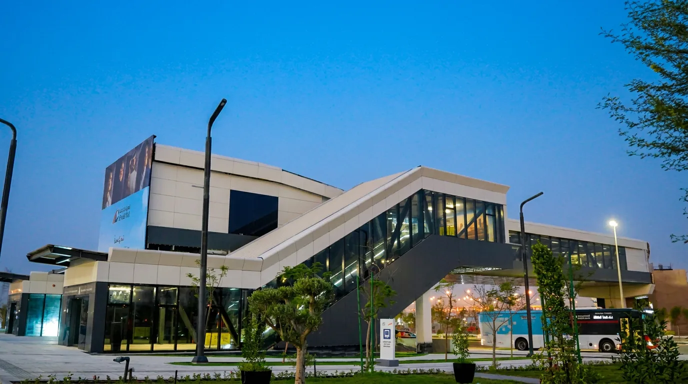 Etihad Rail links Dubai Al Yalayis Station to the Metro