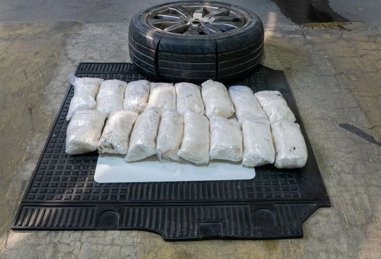 UAE Customs foils attempt to smuggle 16.2 kg of crystal meth through border crossing